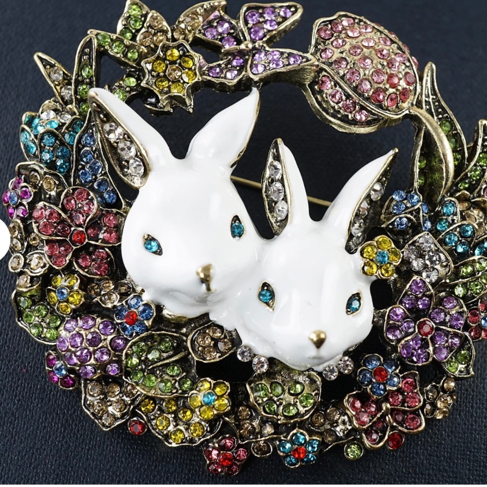 ❤️ Gold Spring Easter Bunny Pin, Spring Butterfly Flower Wreath Brooch, White
